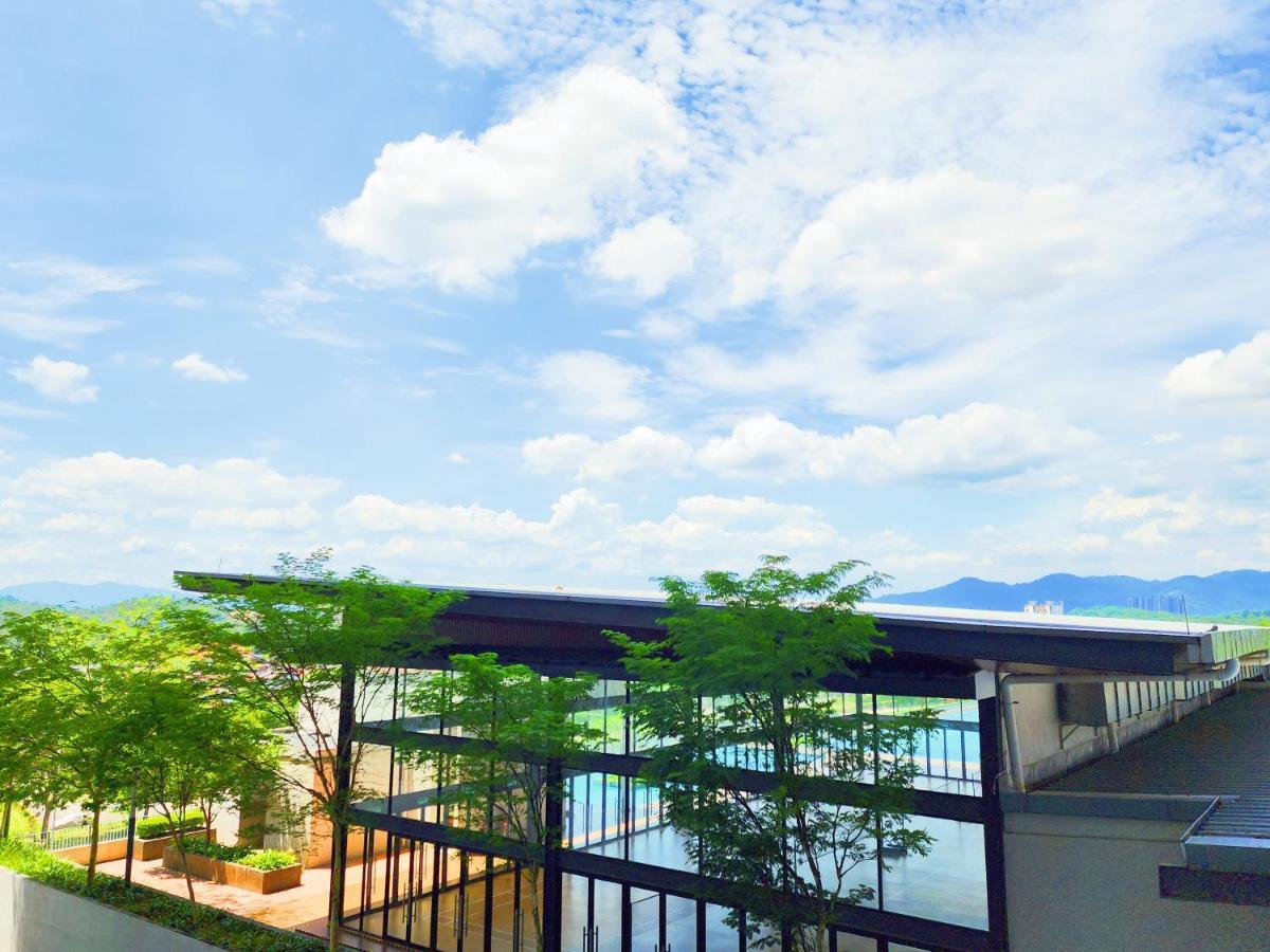 Klia Lili Residensi 5 Plus 2 Pax With Splendid Pool 닐라이 외부 사진