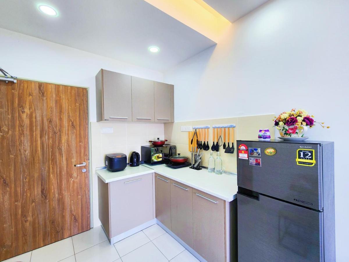 Klia Lili Residensi 5 Plus 2 Pax With Splendid Pool 닐라이 외부 사진